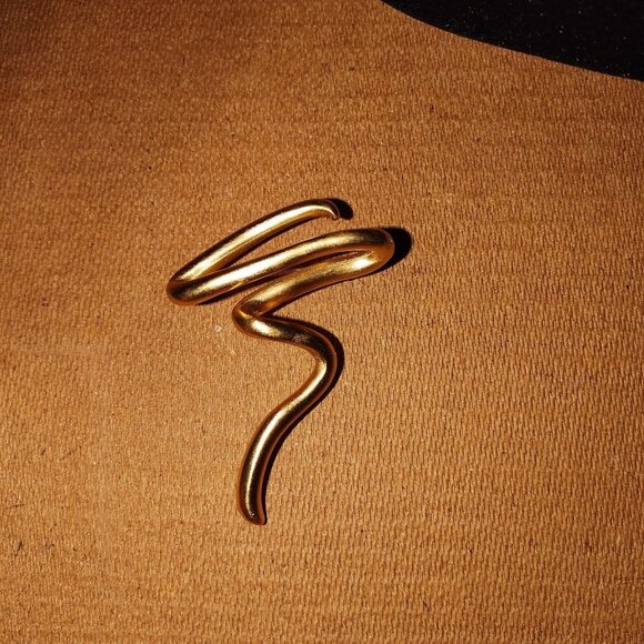 Abstract Gold-Tone Snake-Inspired Brooch Pin For Women-VINTAGE - Picture 1 of 4